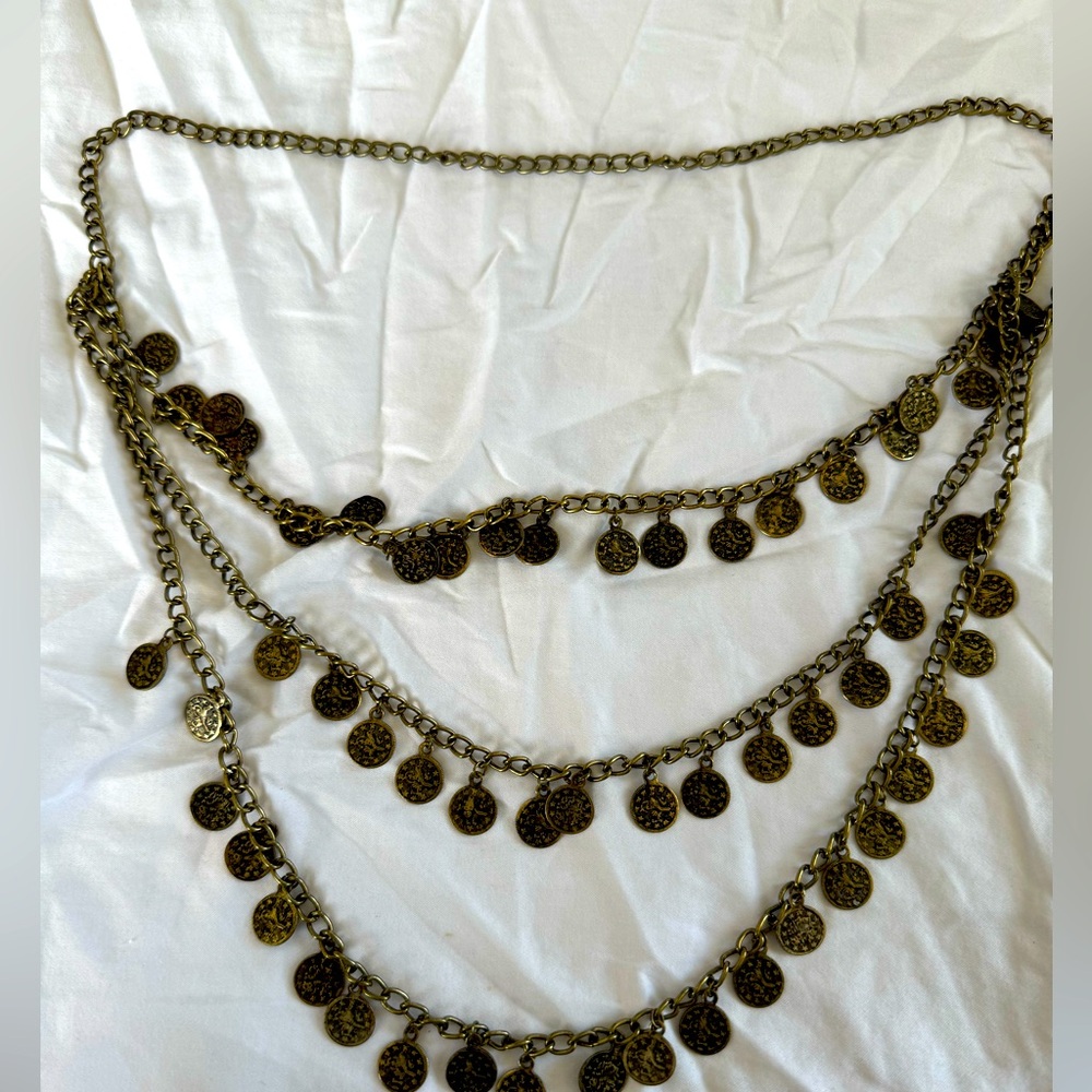 Francesca’s layered coin necklace. Worn twice. Super cute and fun! Bronze color